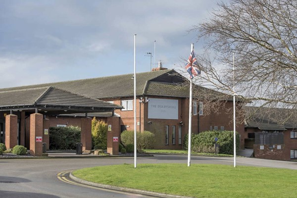 Two Night Stay with Dinner, Fizz and Breakfast for Two at Holiday Inn South Normanton