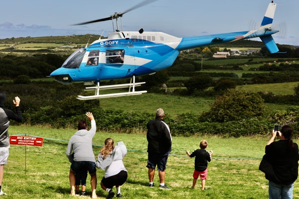 18 Mile Helicopter Pleasure Flight with Bubbly for Two 4 18 Mile Helicopter Pleasure Flight with Bubbly for Two