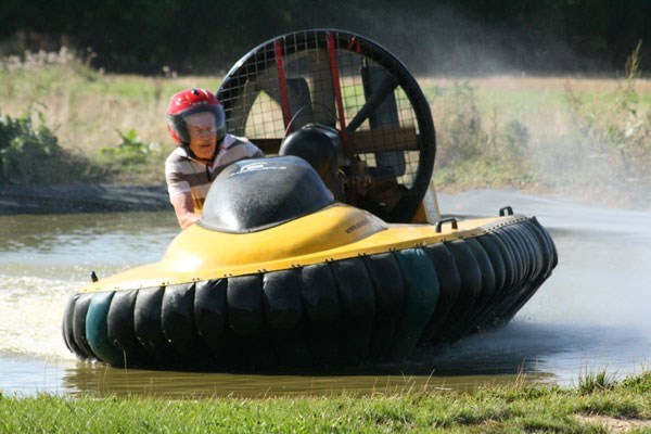 Hovercraft Flying for One Special Offer 4 Hovercraft Flying for One Special Offer