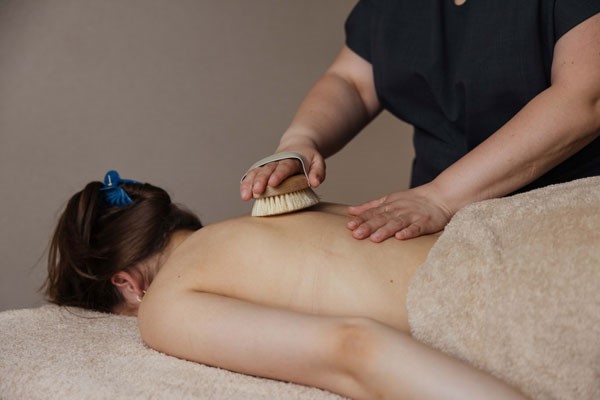 Signature Wellness with 40 Minute Treatment and Lunch at Inhale Spa for One