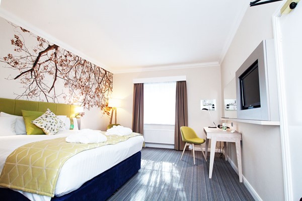 One Night Spa Break with Dinner at Holiday Inn Corby for Two