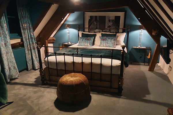 Overnight Stay with Cocktail Making Experience for Two at the kingsbury 7even 8ight
