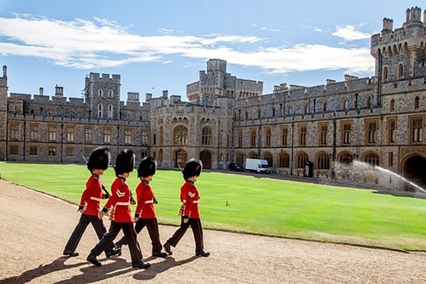 Full-Day Coach Tour to Stonehenge, Bath, Stratford and Cotswolds for Two 4 Full-Day Coach Tour to Stonehenge, Bath, Stratford and Cotswolds for Two