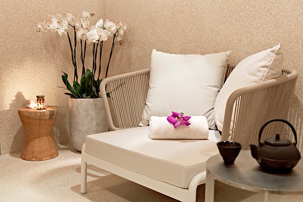 90 Minute Spa Access with a 30 Minute Treatment and Refreshments for Two at Akasha Spa (Midweek) 3 Royal Treat with a 60 Minute Treatment and Afternoon Tea for Two at Akasha Spa